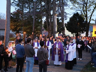/Slike/250411 Križni put za mlade na Ksaveru/250411 Križni put za mlade na Ksaveru (1).JPG