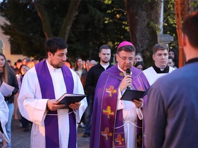 /Slike/250411 Križni put za mlade na Ksaveru/250411 Križni put za mlade na Ksaveru (2).JPG