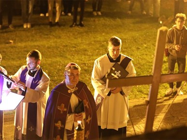 /Slike/250411 Križni put za mlade na Ksaveru/250411 Križni put za mlade na Ksaveru (22).JPG