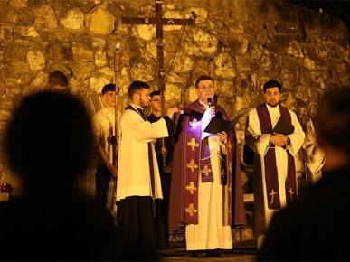 /Slike/250411 Križni put za mlade na Ksaveru/250411 Križni put za mlade na Ksaveru (28).JPG