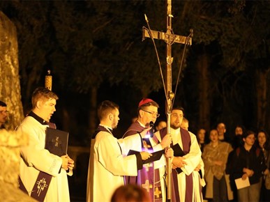 /Slike/250411 Križni put za mlade na Ksaveru/250411 Križni put za mlade na Ksaveru (32).JPG